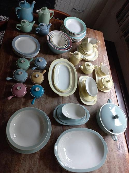 Regout pastel servies delen, Antiek en Kunst, Antiek | Servies compleet, Ophalen of Verzenden