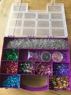 Doos met lovertjes en naaldjes, Ophalen of Verzenden, Zo goed als nieuw