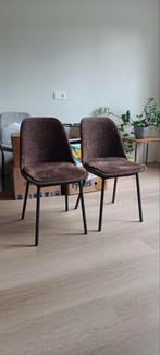 2 Bruine eetkamerstoelen met zwarte poten, Huis en Inrichting, Stoelen, Ophalen, Zo goed als nieuw, Bruin