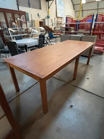 Grote antieke tafel Haagse school  beschikbaar voor biedingen