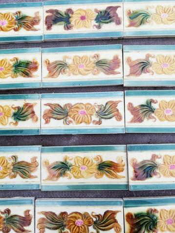 30 stuks mooi afgebiesde antieke randtegels 15x7,5cm beschikbaar voor biedingen