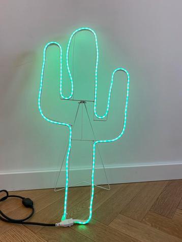 Led lamp groene cactus beschikbaar voor biedingen