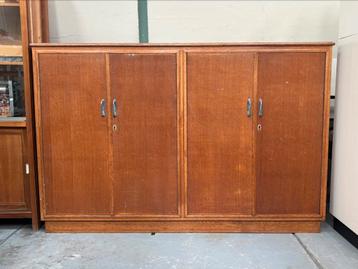Vintage schoolkast  beschikbaar voor biedingen