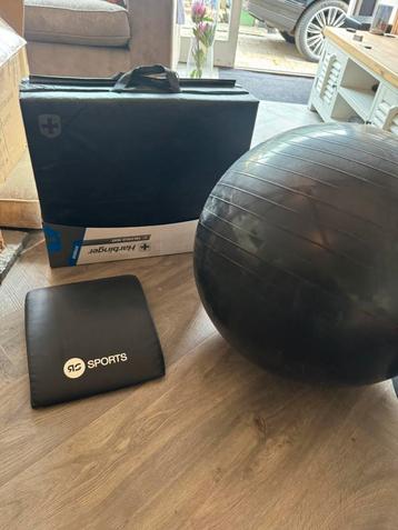 Sportspullen sport mat yogabal beschikbaar voor biedingen