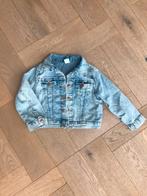 Gaaf (licht) spijkerjasje van H&M maat 104 - nog erg netjes, Kinderen en Baby's, Kinderkleding | Maat 104, Meisje, H&M, Ophalen of Verzenden