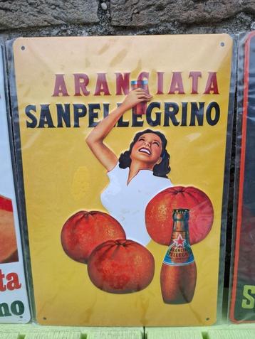 reclamebord in reliëf San Pellegrino (in verpakking) beschikbaar voor biedingen