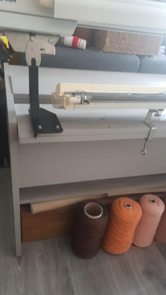 Breimachine tafel - naaimachine tafel - hobby tafel met veel, Huis en Inrichting, Bureaus, Zo goed als nieuw, Ophalen of Verzenden