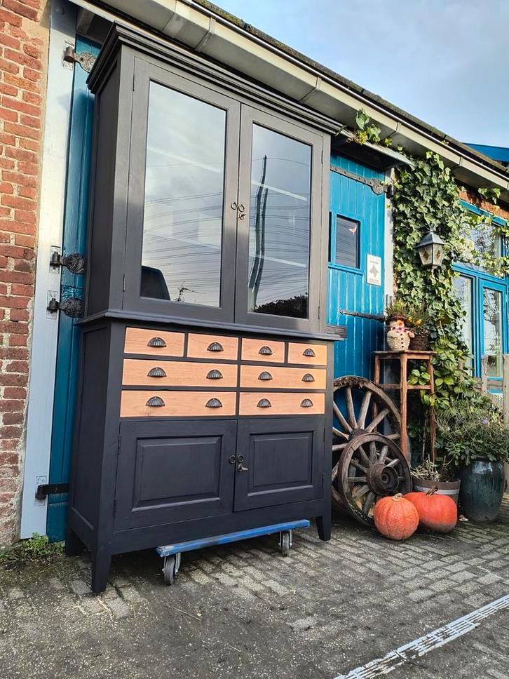 Teakhouten vitrinekast mat zwart  gezandstraald, Huis en Inrichting, Kasten | Vitrinekasten, Nieuw, 200 cm of meer, 100 tot 150 cm