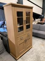 Vitrinekast hout eiken naturel metalen grepen ALS NIEUW, Eikenhout, Ophalen of Verzenden, Zo goed als nieuw, 150 tot 200 cm