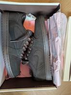 Nike Travis Scott - Maat 43, Bruin, Nieuw, Ophalen of Verzenden, Sneakers of Gympen