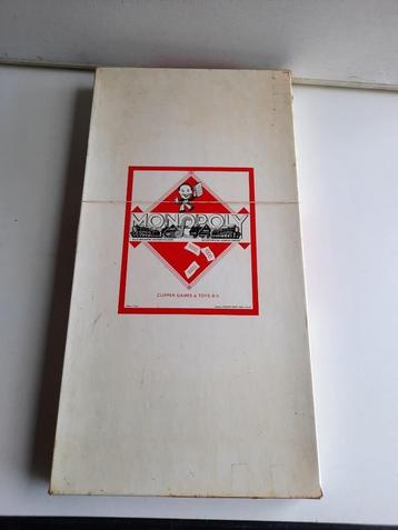 De normale bekende  monopoly spel beschikbaar voor biedingen