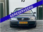 Volkswagen Bora 2.0 AUTOMAAT | AIRCO | CRUISE | TREKHAAK, Stof, Bora, 4 cilinders, 1984 cc