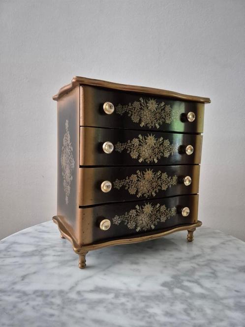 Antieke vintage sieradenkastje miniatuur ladekast kistje, Sieraden, Tassen en Uiterlijk, Beautycases, Zo goed als nieuw, Hardcase