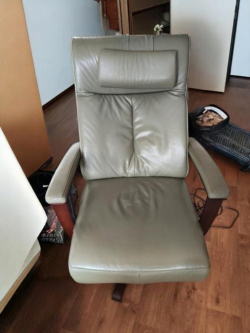Elektrische sta op stoel, Merk Montel, Huis en Inrichting, Fauteuils, Ophalen