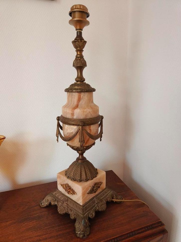 Zware antieke marmeren tafellamp versierd met messing, Antiek en Kunst, Antiek | Lampen, Ophalen