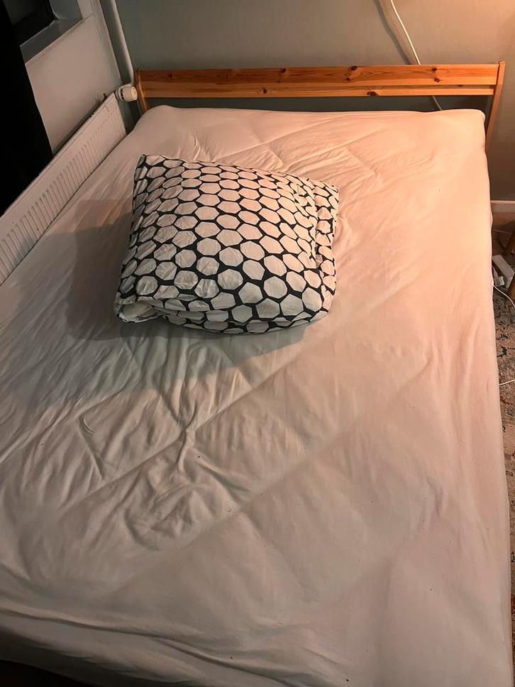 Ikea bedframe neiden, Huis en Inrichting, Slaapkamer | Bedden, Gebruikt, Tweepersoons, 140 cm, 200 cm, Hout, Bruin, Ophalen