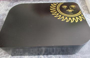 Blik met gouden zon - voor koek enz  beschikbaar voor biedingen