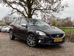 Volvo V40 2.0 D2 R-Design Business | Half leder + Cruise + A, Auto's, Volvo, Voorwielaandrijving, Gebruikt, 4 cilinders, 1969 cc