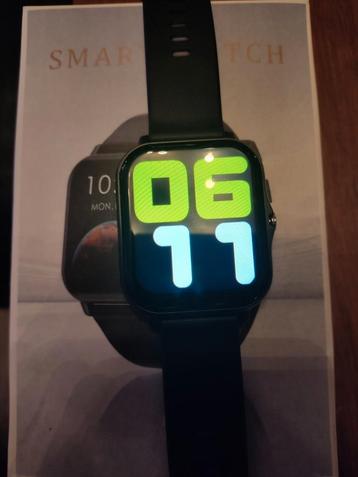 Mooie nieuwe smartwatch van alles voorzien  beschikbaar voor biedingen