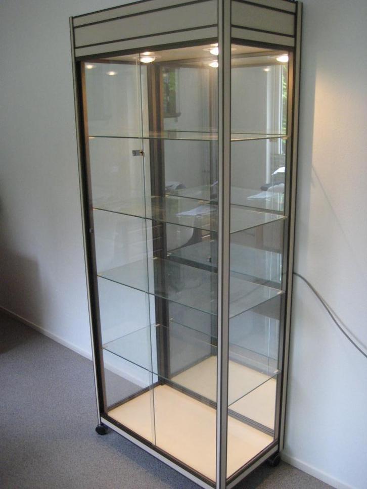 Siletsy-vitrine met spiegel achterzijde., Huis en Inrichting, Kasten | Vitrinekasten, Zo goed als nieuw, 150 tot 200 cm, 50 tot 100 cm