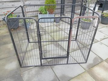 MJM Dogs Foundation: Metalen Honden ren beschikbaar voor biedingen