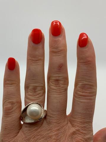 V781 Prachtige zilveren ring met parel maat 20 beschikbaar voor biedingen