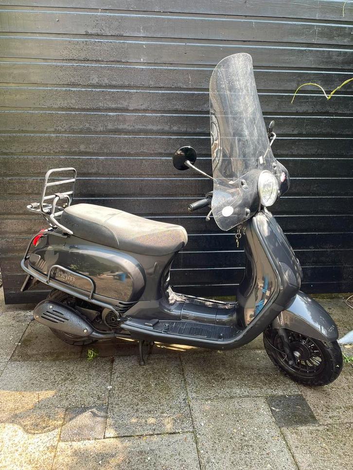 AGM VX50 Scooter Mat Zwart, Fietsen en Brommers, Snorfietsen en Snorscooters, Zo goed als nieuw, Overige merken, Benzine, Ophalen