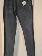 Mooie nieuwe zwarte Jeans met aan zijkant fluwelen bies M, Kleding | Dames, Spijkerbroeken en Jeans, Ophalen of Verzenden, Nieuw