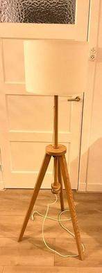 Houten vloerlamp met witte kap, Ophalen, Zo goed als nieuw, Hout, 100 tot 150 cm