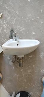 Hoekfontein / Wastafel - Compleet, Doe-het-zelf en Verbouw, Sanitair, Ophalen, Gebruikt, Chroom, Wastafel