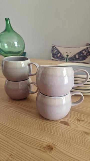 4 lila mokken beschikbaar voor biedingen