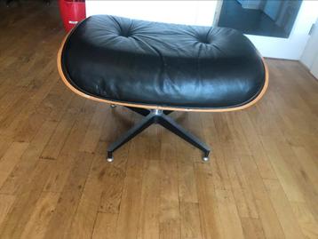Eames hocker voetenbank replica zwart hout kunstleder  beschikbaar voor biedingen