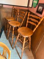 Set van 3 houten barkrukken – mancave / bruincafé stijl, Huis en Inrichting, Ophalen of Verzenden, Zo goed als nieuw