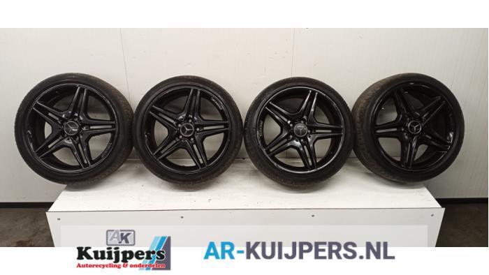Sportvelgenset + banden van een Mercedes C-Klasse, Auto-onderdelen, Banden en Velgen, Personenwagen, Gebruikt