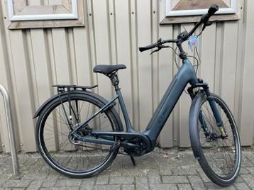 CUBE SUPREME HYBRID SLT 625 MIDNIGHT/BLACK Lageinstap Midnig beschikbaar voor biedingen