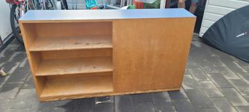 Oude vintage schoolkast  beschikbaar voor biedingen