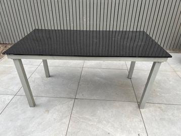 Tafel voor binnen en buiten beschikbaar voor biedingen