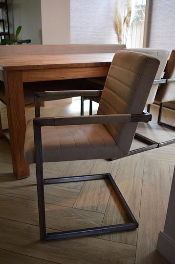3 Prachtige Eetkamerstoelen - Zo Goed Als Nieuw! beschikbaar voor biedingen