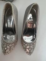 High heel wedding shoes, Ophalen