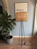 Stijlvolle Staande Lamp met Rotan riete Kap, Huis en Inrichting, Ophalen, Zo goed als nieuw, Metaal, 150 tot 200 cm