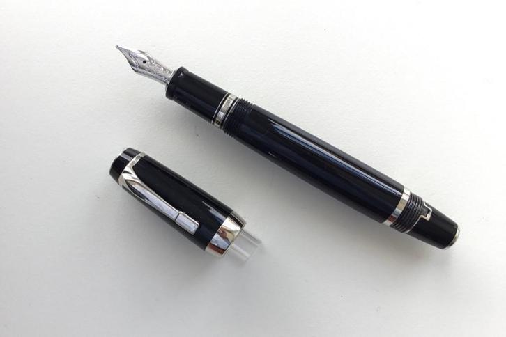 Montblanc Boheme Vulpen Platinum Black Retractable 14K (M), Verzamelen, Pennenverzamelingen, Zo goed als nieuw, Vulpen, Mont Blanc