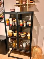 Zwarte glazen vitrine kast, Huis en Inrichting, Kasten | Vitrinekasten, Ophalen, 100 tot 150 cm, 50 tot 100 cm, Zo goed als nieuw