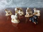 Schapen voor bij de kerststal van steen en een hond., Diversen, Kerst, Ophalen of Verzenden, Nieuw