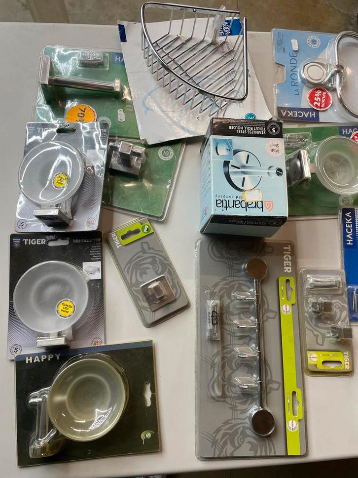 Sanitair Accessoires - Nieuw in verpakking, Huis en Inrichting, Badkamer | Badkamermeubels, Nieuw, Overige typen, Minder dan 100 cm