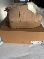 Ugg classic ultra mini platform maat 38 beige, Kleding | Dames, Schoenen, Ophalen of Verzenden, Gedragen, Beige