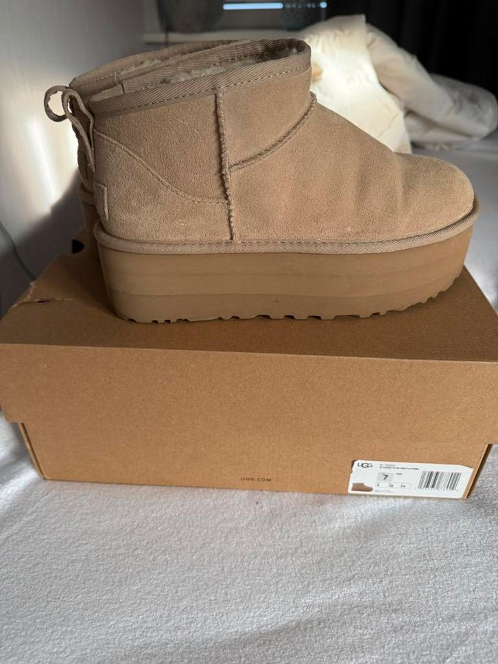 Ugg classic ultra mini platform maat 38 beige, Kleding | Dames, Schoenen, Gedragen, Beige, Ophalen of Verzenden