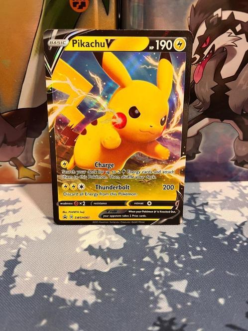 Pikachu v swsh061, Hobby en Vrije tijd, Verzamelkaartspellen | Pokémon, Zo goed als nieuw, Losse kaart, Verzenden