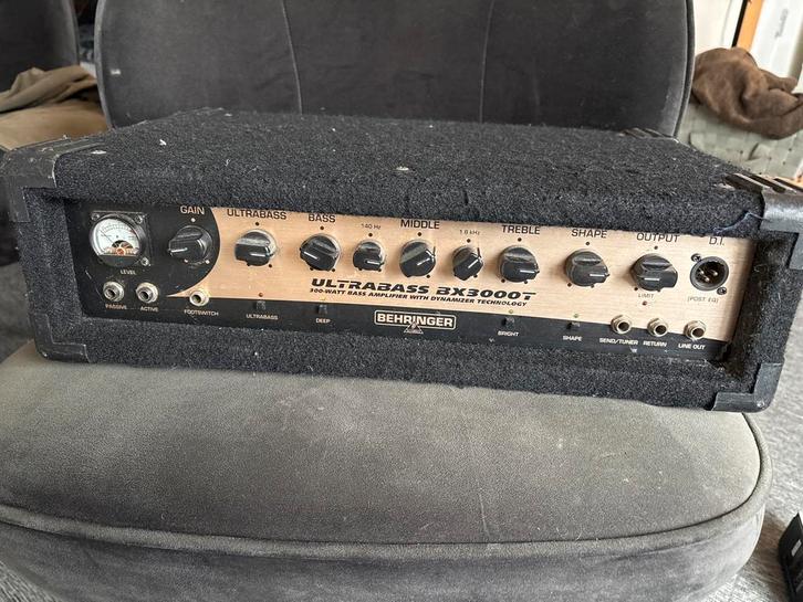 Behringer Ultrabass BX3000T Basversterker, Muziek en Instrumenten, Versterkers | Keyboard, Monitor en PA, Gebruikt, Keyboardversterker