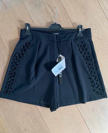 ALMAGORES short zwart met kralen mt M beschikbaar voor biedingen