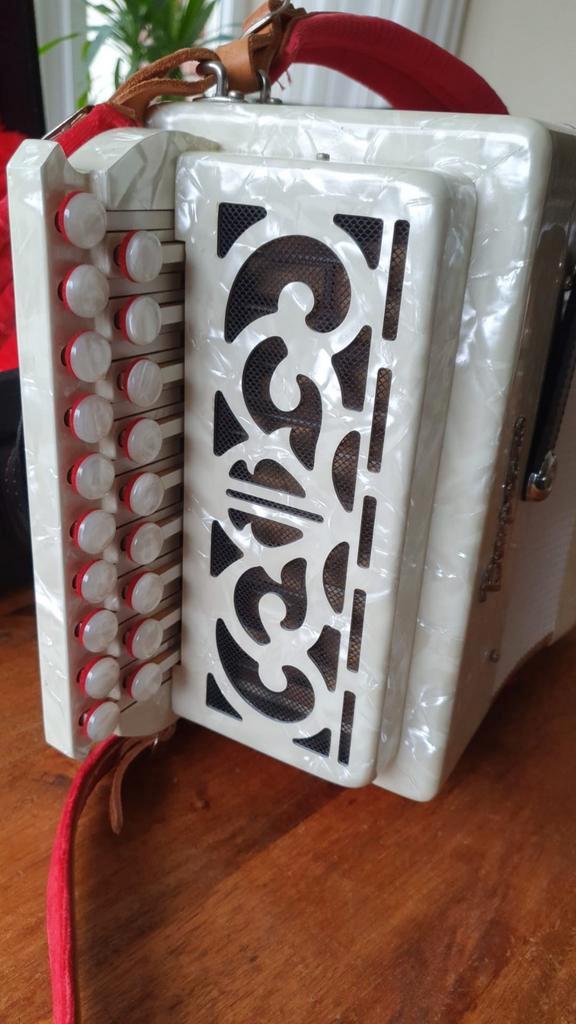 Bompezzo Trekzak CF - Italiaans - Nieuwstaat, Muziek en Instrumenten, Accordeons, Nieuw, Overige formaten, Overige merken, Met koffer